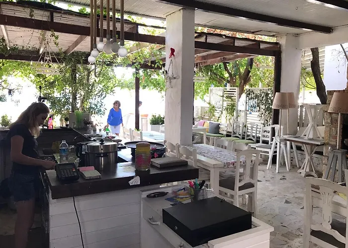 Hotel Uzum Tatil Evi 3*