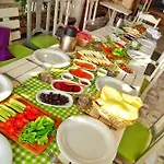 Hotel Uzum Tatil Evi 3*