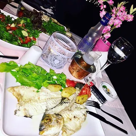 Hotel Uzum Tatil Evi 3*